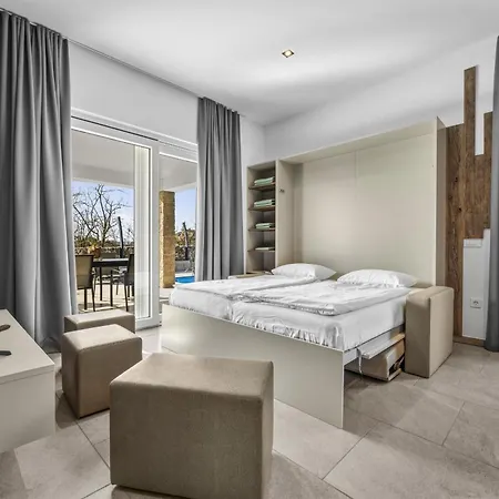 Oliva Serenity Pool بومير