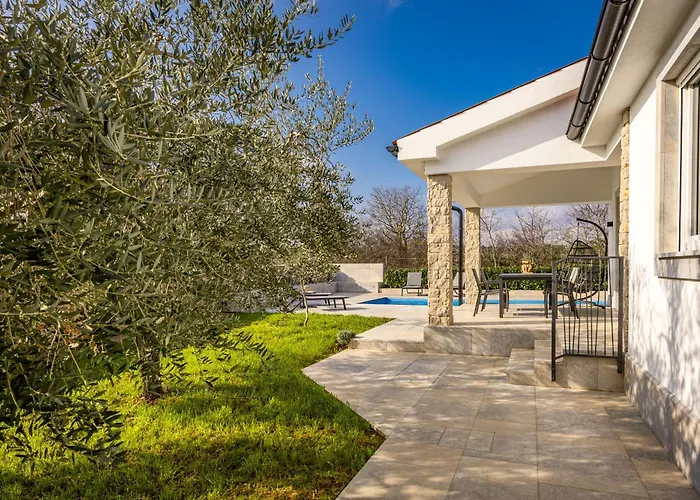 Oliva Serenity Pool Pomer